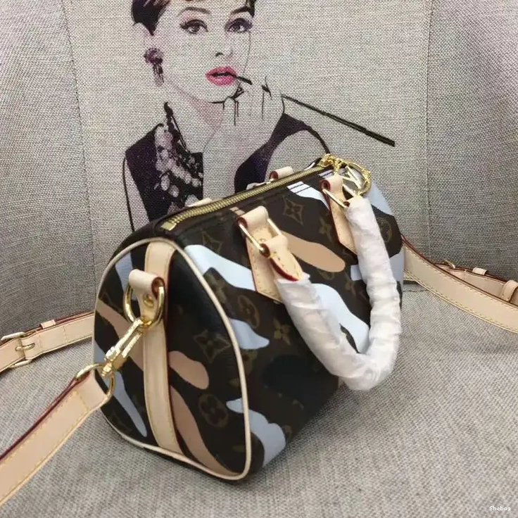 Bags 206B570110 LV 0819